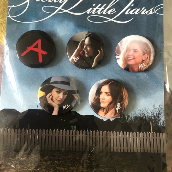 💋🍒- Pretty Little Liars - Pin Set - Picture 2 of 2